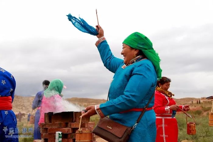 平山湖喀尔喀蒙古人的祭敖包仪式