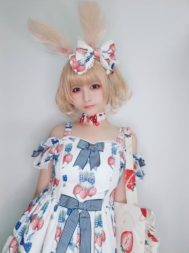 lolita美少女的ap19草莓sp小裙子,女网友表示买不起