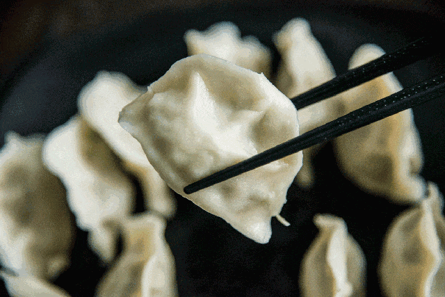 吃饺子,你爱吃哪种馅儿的?今天教你的招式,回家试试吧!
