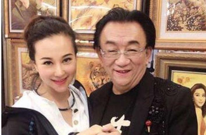 侯耀华与安娜金事件再度升级!大尺寸视频泄露,网友称心疼他