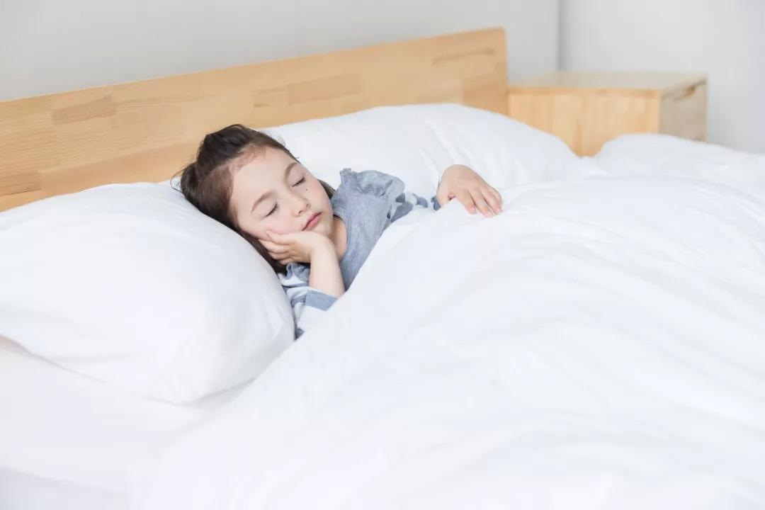                     幼儿宝典|多喝水可能会中毒……