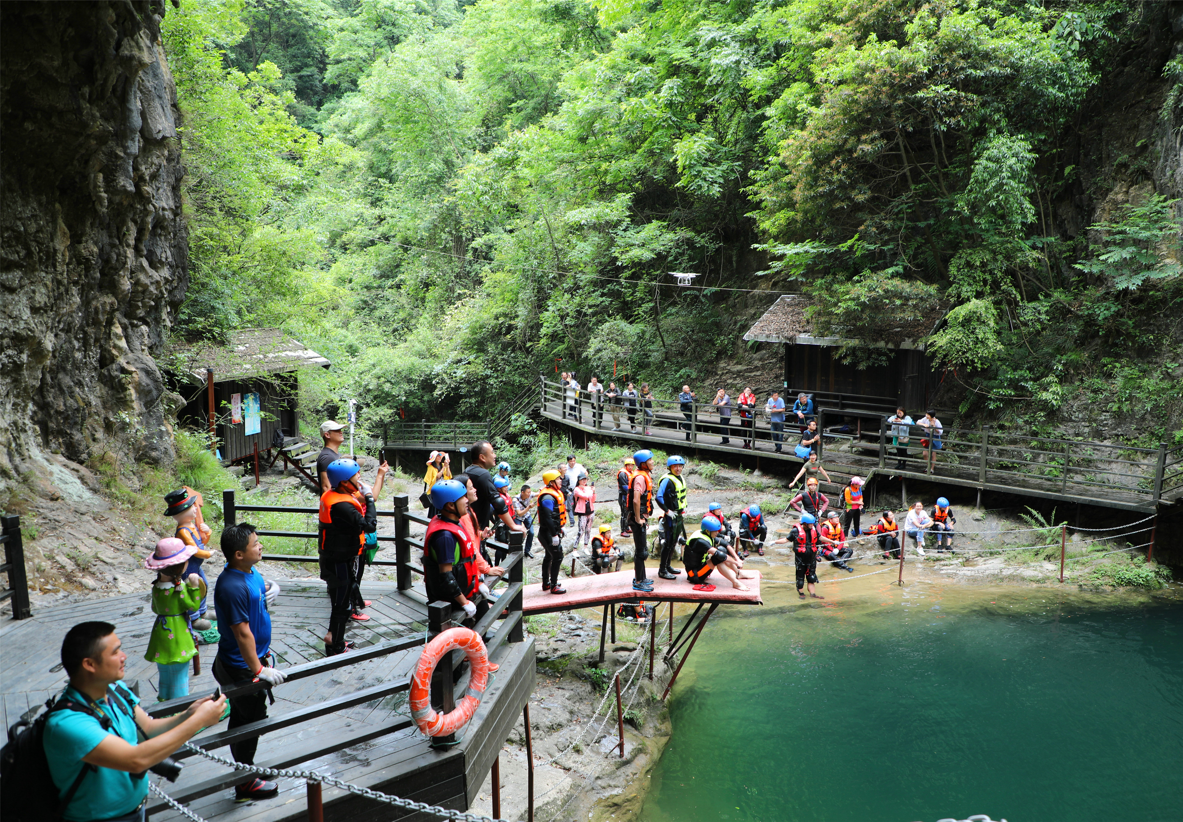 1/ 12 夷陵区黄花镇上洋村三峡奇潭风景区,有一片独具特色的峡谷风光