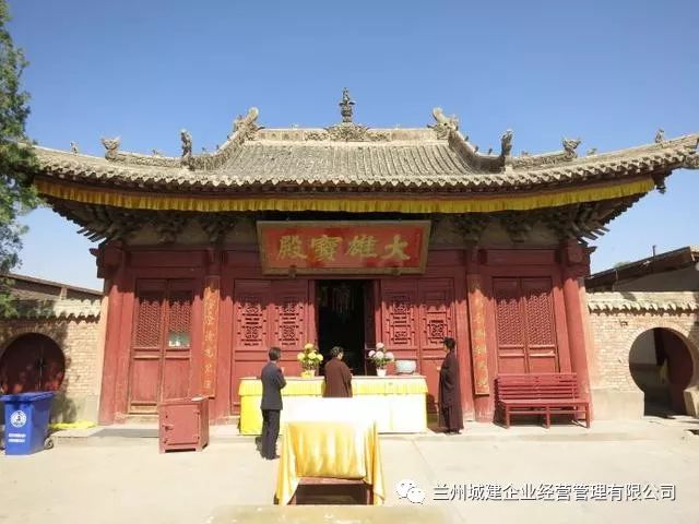 2,红城感恩寺:位于永登县红城镇西南隅,是一座汉式建筑的藏传佛教