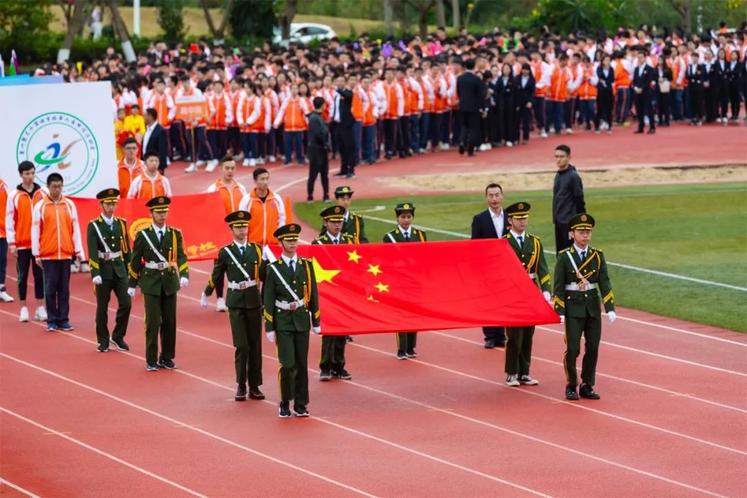 热烈祝贺聚龙外国语学校高三毕业生周玮晔同学被北京大学录取!