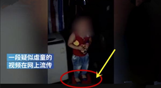 男子吊打3岁儿子拍视频为的是刺激妻子回家，已被刑拘