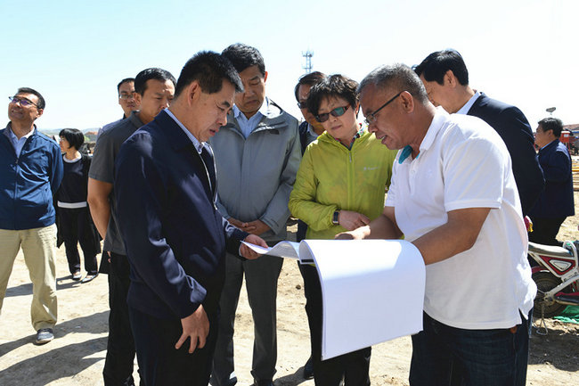 建设情况展开调研,省人社厅党组成员,副厅长吴海亮,大同市副市长荆虎