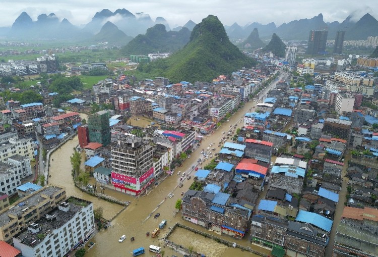 5月27日,广西河池市罗城仫佬族自治县遭受暴雨袭击,导致县城多处发生