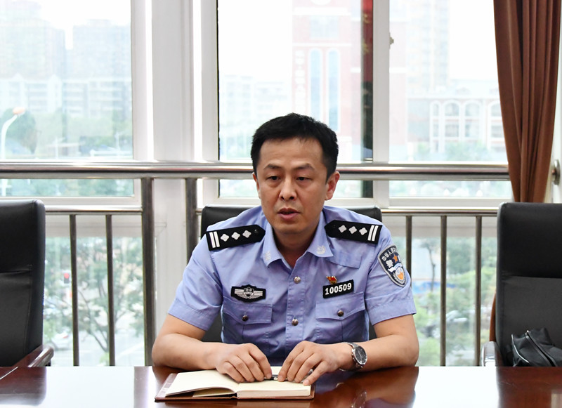 常德市交警支队纪委书记李燕峰到直属四大队督导检查纪律作风建设工作