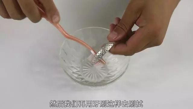 如何快速的洗掉牙结石 9b8b9aa04999448a9c3b0253fdd132a3.jpeg