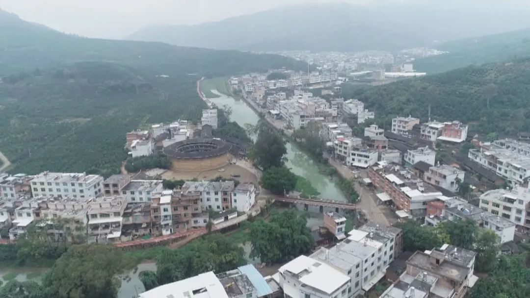 近日,芦溪镇蕉路村跻身省文旅厅,住建厅的 "金牌旅游村"宣传对象名单