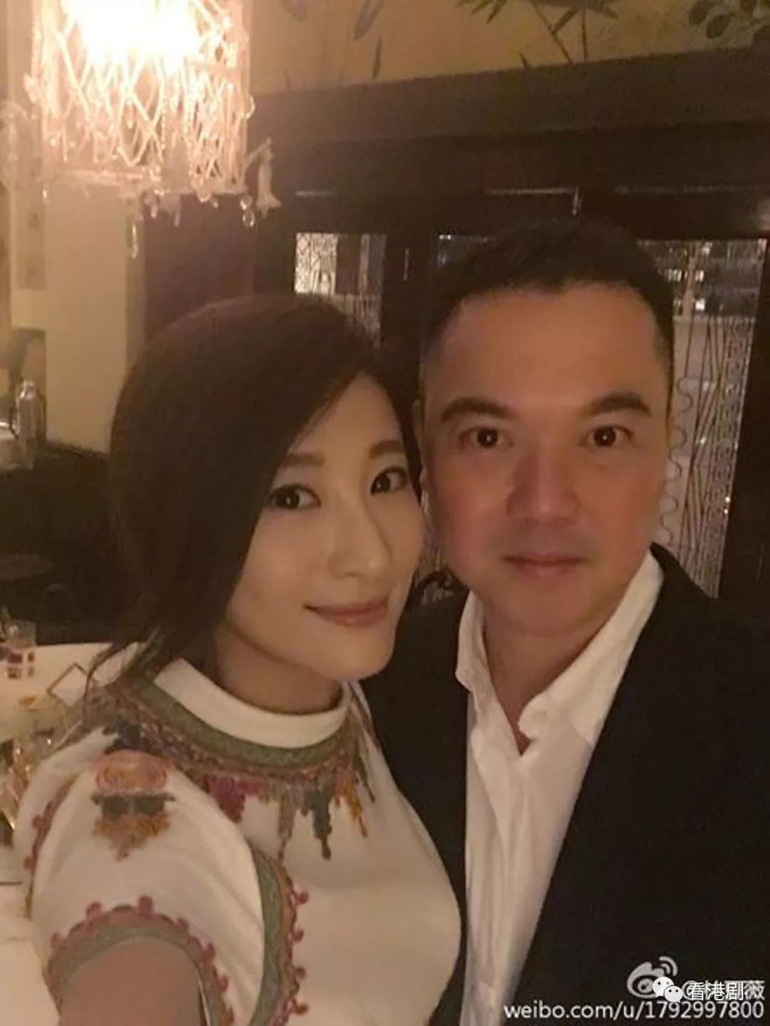 林夏薇于2015年嫁给金融才俊jason,婚礼于男家山顶超级豪宅举行,林峯