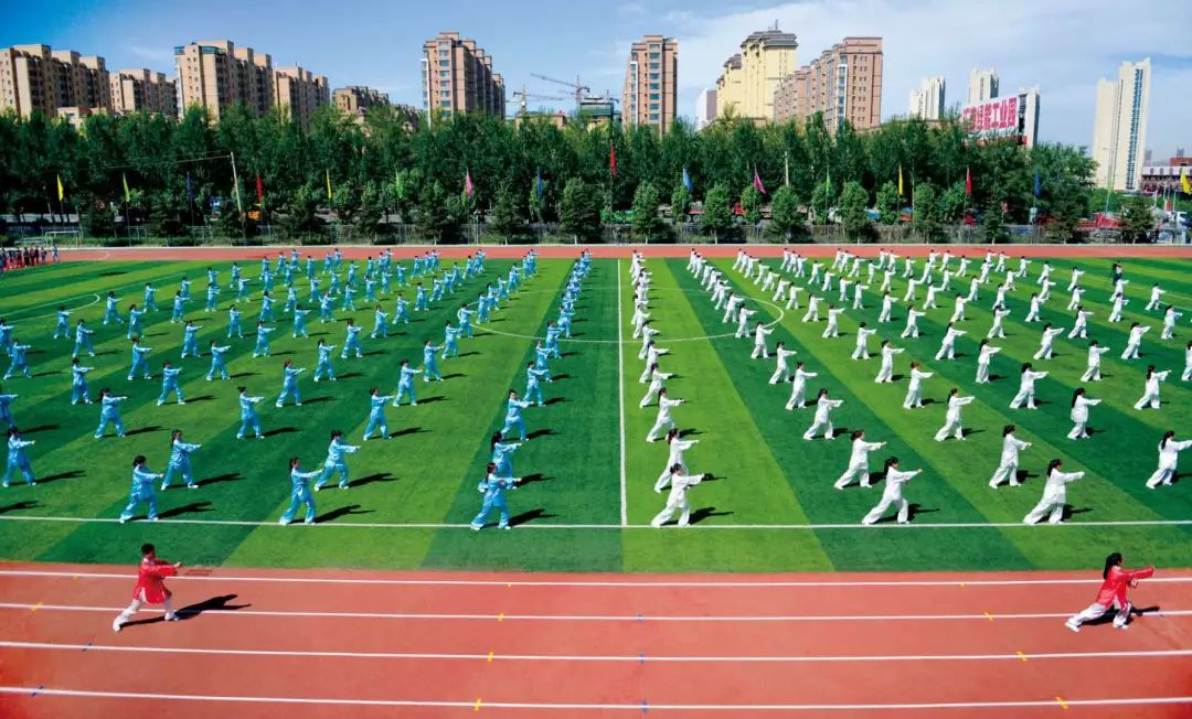 长春市大学生运动会上学生太极拳表演