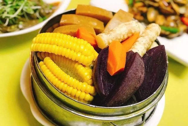                     原创            这4类食物晚上吃，等于“害”了孩子，长虫牙，还影响大脑发育
