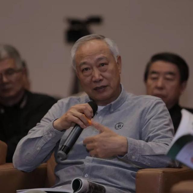 中国画学会现任常务副会长罗世平读段铁山水画烟峦缭绕