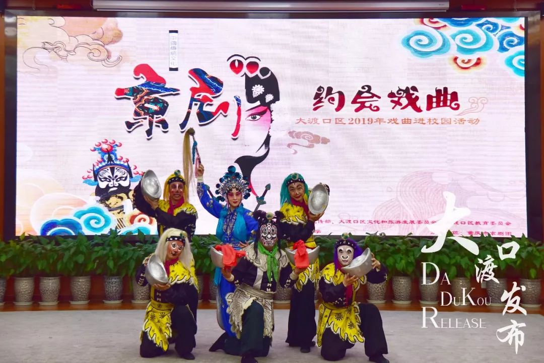 忠什么色成语_忠犬八公是什么狗(2)