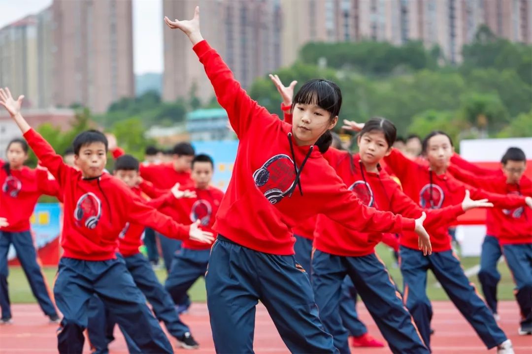 热烈祝贺聚龙外国语学校高三毕业生周玮晔同学被北京大学录取!