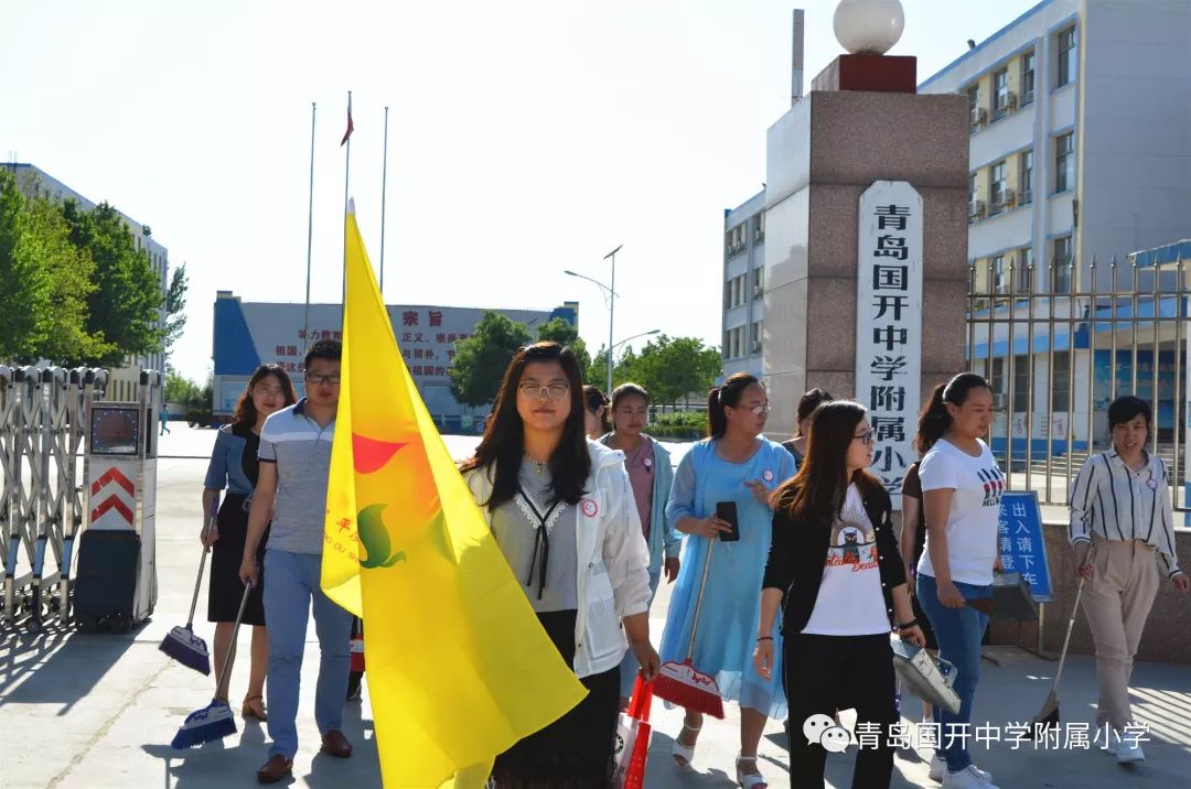 校园资讯青岛国开中学附属小学开展烛光红遍青岛平度市万名教师访万家