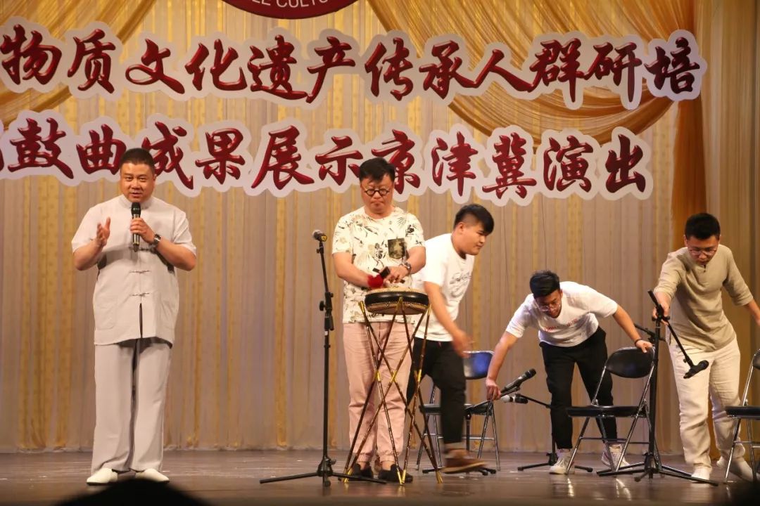【新闻速递】 东方红响彻滨湖剧院