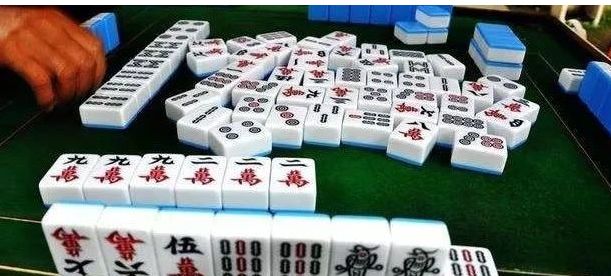 麻将怎么抓牌 e9bbcc074066490b962c894d1bab9f52.jpeg