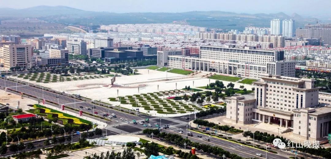 2019年 赤峰新城中心的玉龙文化广场,历十六年建设的赤峰市新城已