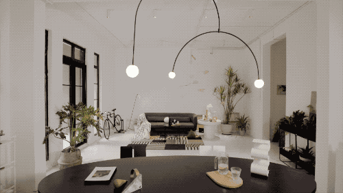 最牛租房族!安徽美女7500块在上海住300