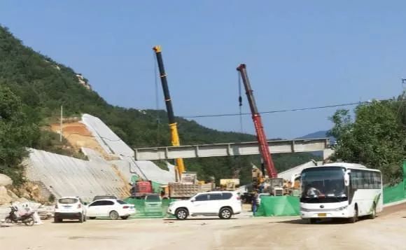 河南尧栾西高速路鲁山一跨桥在建中断裂