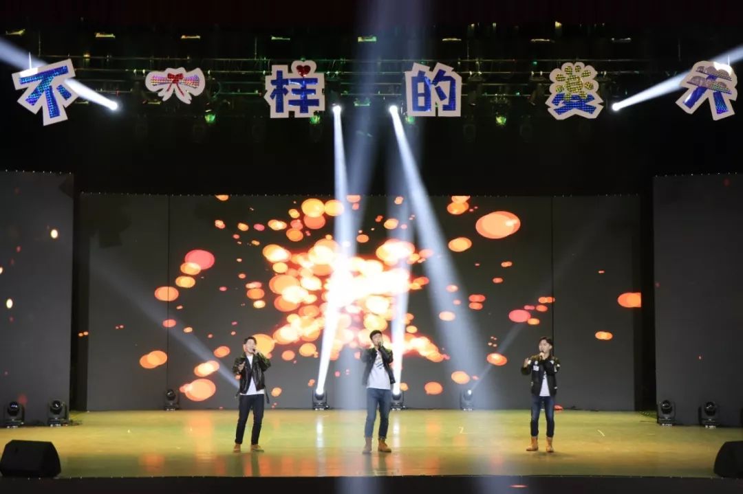 不一样的夏天青岛大学2019年毕业歌会顺利举