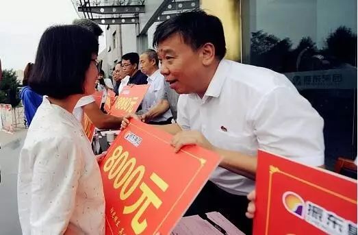 三亿人口脱贫_脱贫攻坚图片(3)