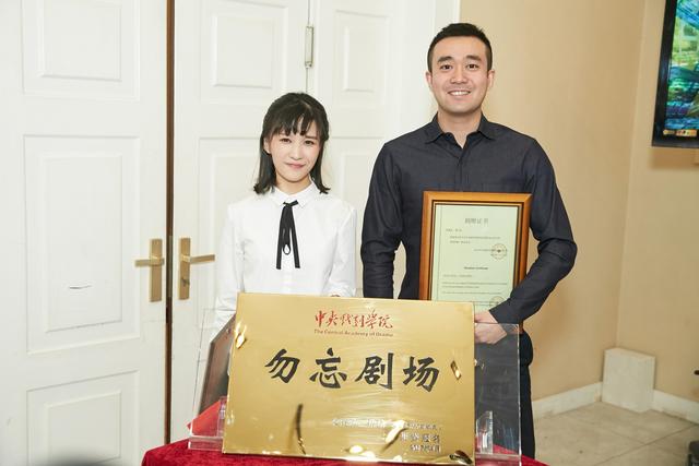 曾是“网红清流”,现难挡诱惑成综艺座上客?“出格”言论引争议 作者: 来源:会火 曾是“网红清流”,现难挡诱惑成综艺座上客?“出格”言论引争议 作者: 来源:会火