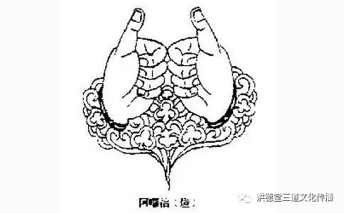 天乐在作八供手印之前,要作一种很柔软的摆动手印,这是代表「供养天女