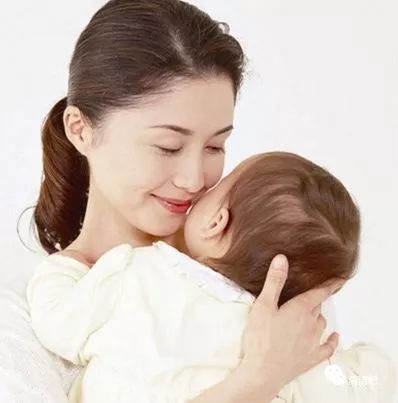 婴儿怎么抱的 35c2fd62afe342a292482e4ea83a34a2.jpeg