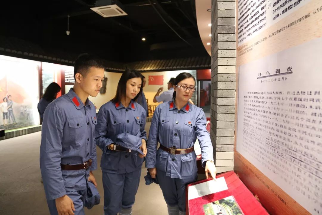 行走三河坝,再穿红军服