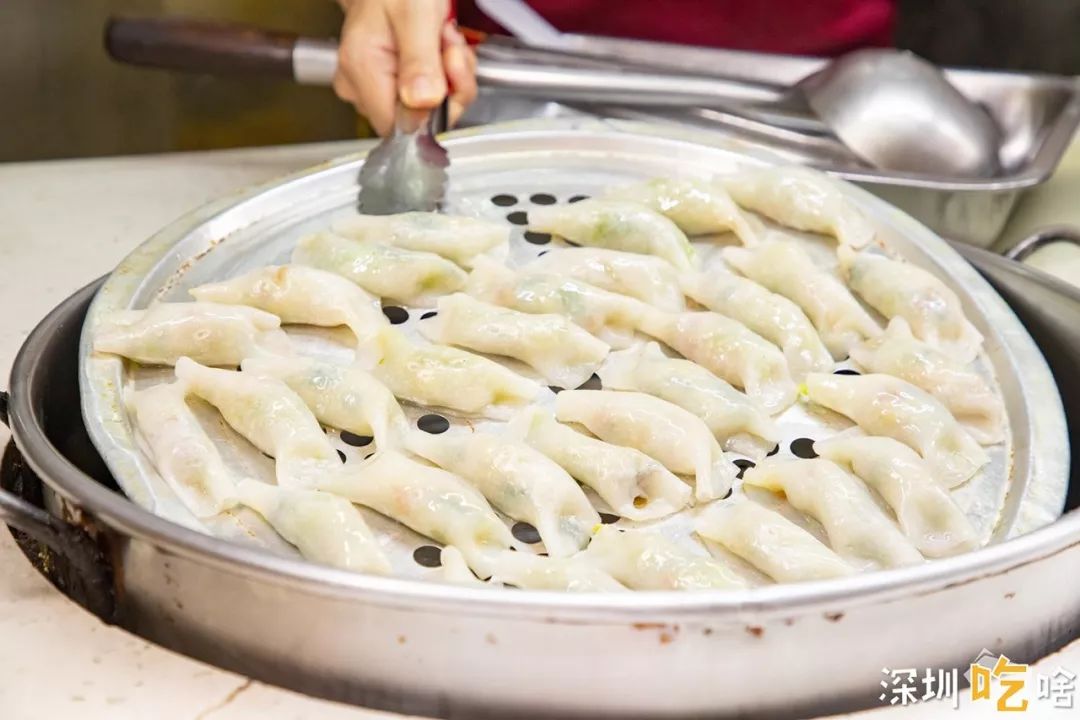 菜粿比起肉粿的口感就丰富多了