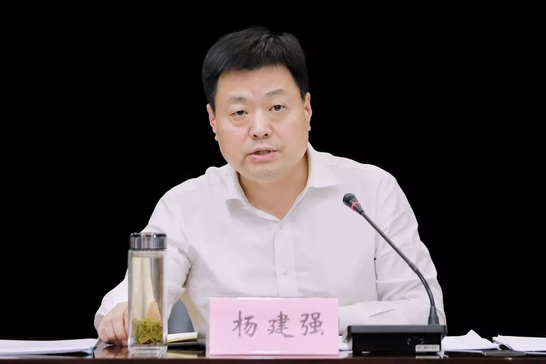 督导在一线 区委书记杨建强督导调研扫黑除恶重点行业治乱工作