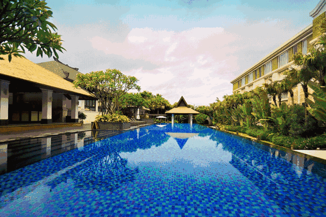 ￥666抢厦门日月谷一家四口超值套餐~高级客房带泡池