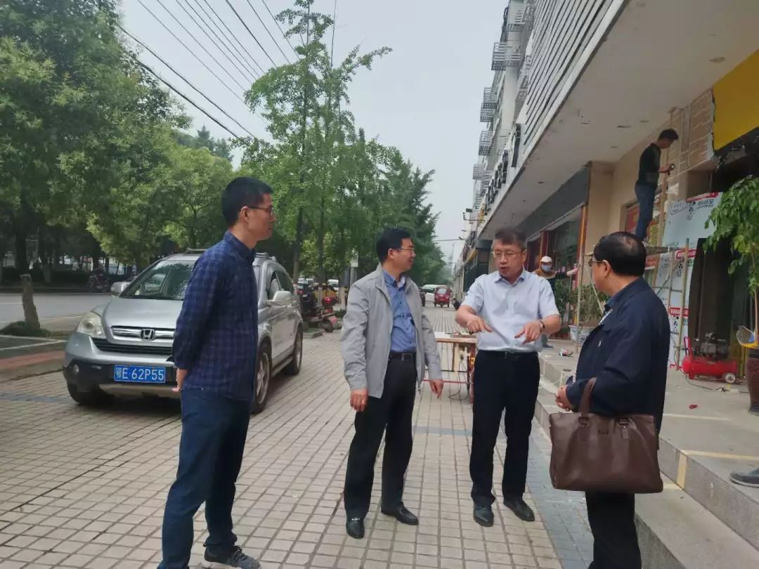 5月31日上午,市局党组书记何华时,局长崔宏国及班子成员一行到直属