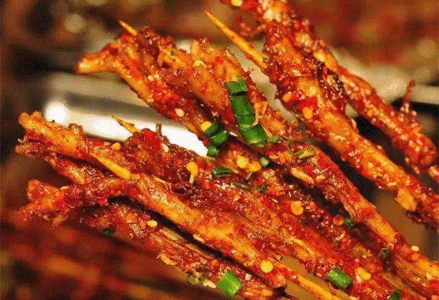 8元包含:10翅一桶 50元生态小猪儿肉 35元脆脆鸭肠 28元包浆豆腐15元
