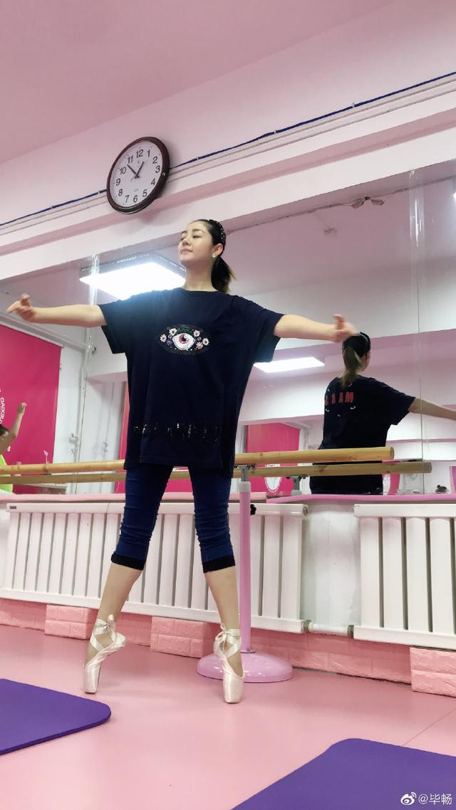 毕畅跳芭蕾舞《乡村爱情》两位王小蒙都进军舞蹈界?