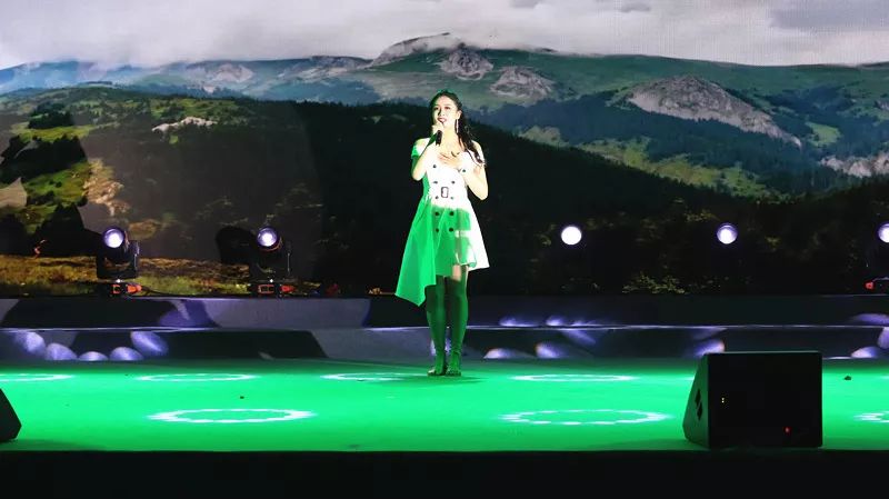 绿光的曲谱_了不起的盖茨比绿光(2)