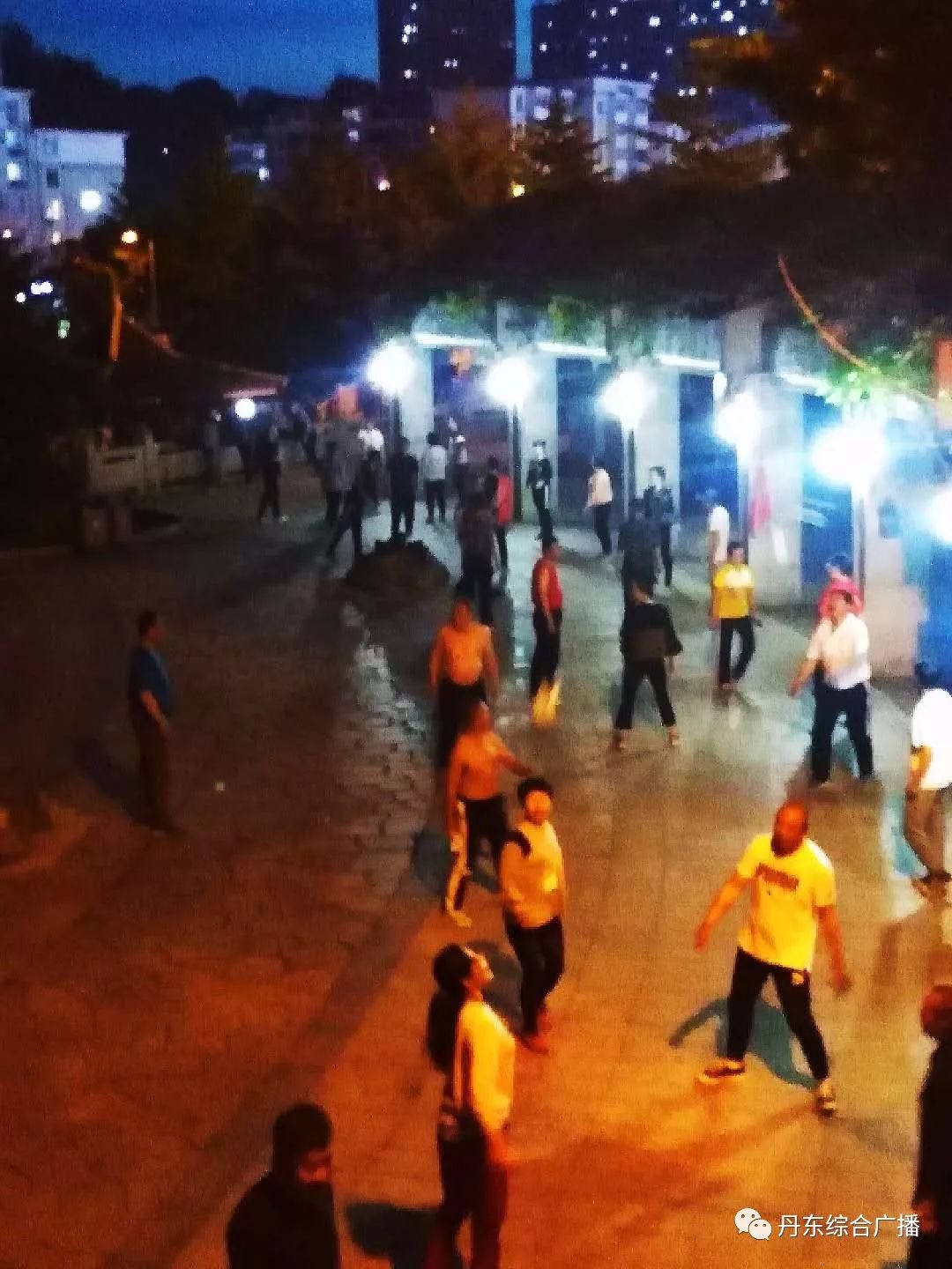 晚上的风景街拍随拍 6c6a32ed38814840b52977e23fb0a6f5.jpeg