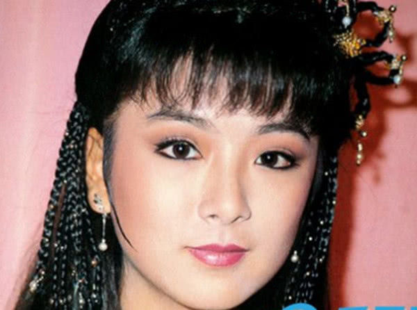 她是琼瑶干女儿,离过两次婚,跳过3次楼,遭男友当街殴打