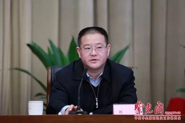 刘涛任青海省副省长2不久前,谢建辉卸任省委秘书长职务,改任省政府