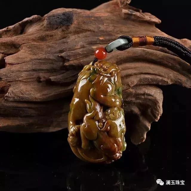 想知道翡翠手把件怎么把玩
