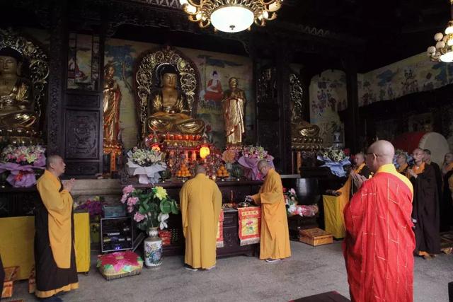 五台山三塔寺2019年首届水陆空大法会正式熏坛洒净