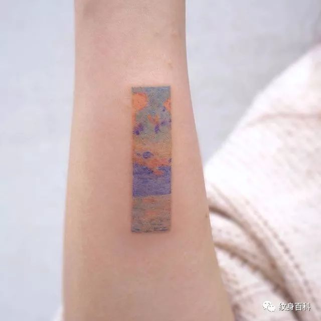 这直不楞登的纹身,还挺好看._长方形