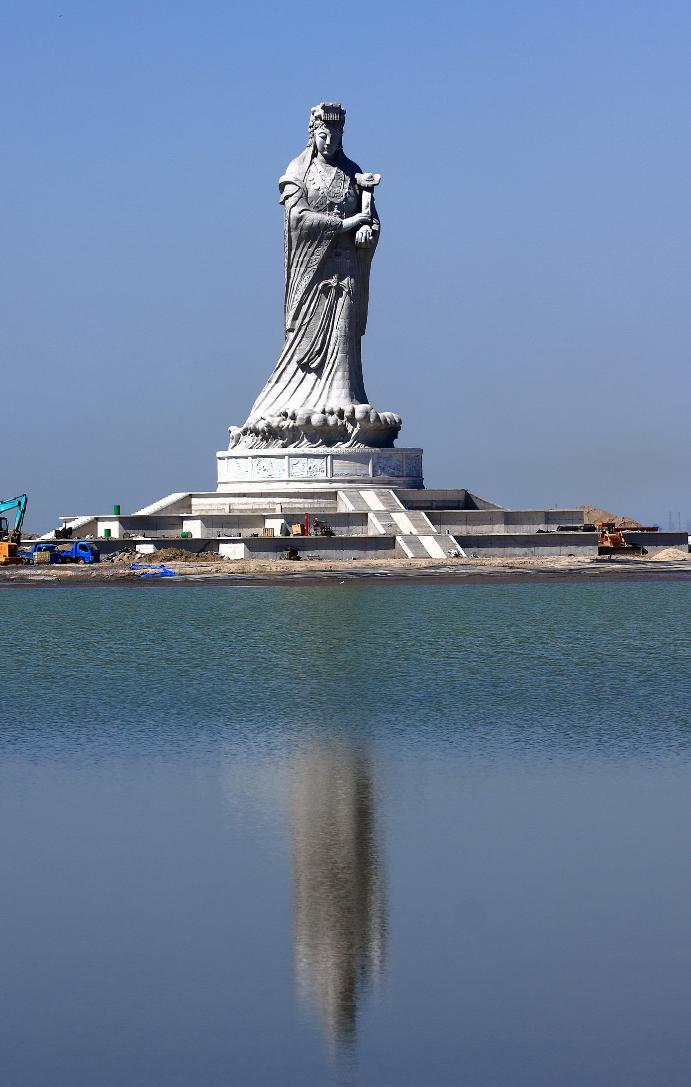 世界最高的妈祖圣像,高42.3米,堪称当地雕像象征,就在