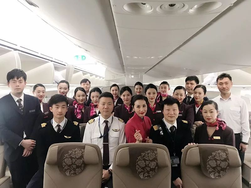 翔宇就业学子上海航空乘务员夏昕:时光沉淀,成就最好