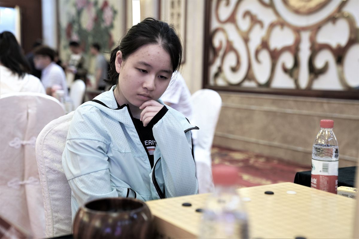 三段 二台:谷宛珊初段 负 周泓余四段 三台:储可儿二段 负 战鹰初段