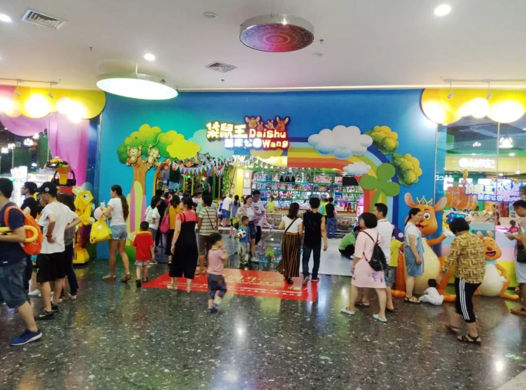 袋鼠王蹦床公园这里就是火爆全网的网红蹦床公园小小的蹦床让你体验