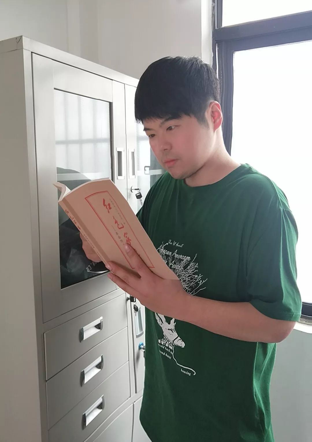 【头条】德安80后父亲以歌为礼献唱六一